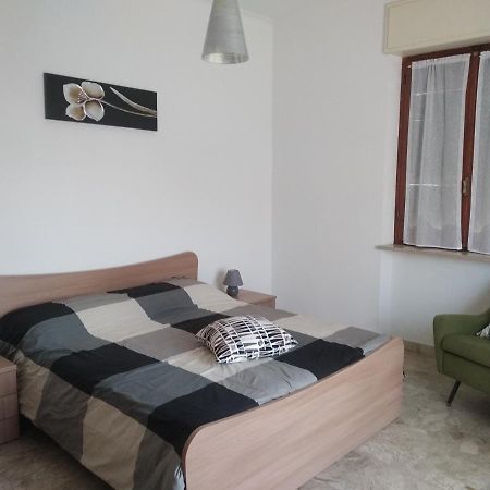 Casa Dusat In Accogliente Edificio Nel Centro Di Monforte Monforte dʼAlba Exteriör bild