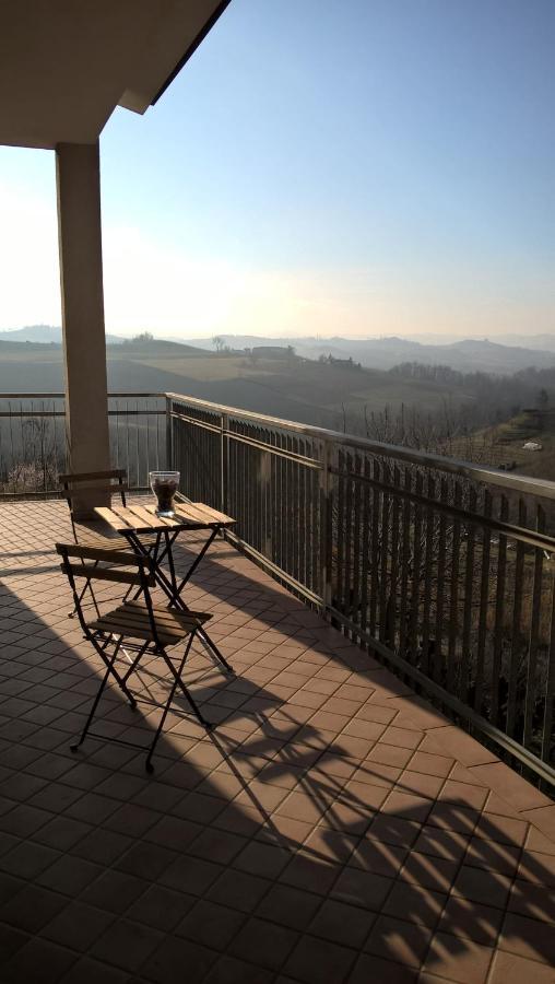 Casa Dusat In Accogliente Edificio Nel Centro Di Monforte Monforte dʼAlba Exteriör bild
